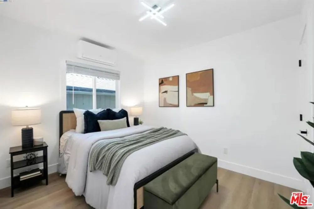 5718 Los Angeles Street Oakland, CA 94608