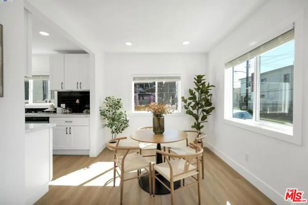 5718 Los Angeles Street Oakland, CA 94608