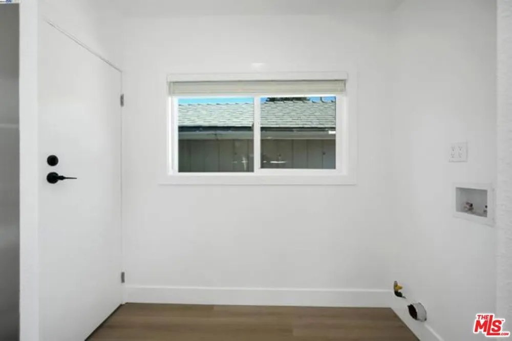 5718 Los Angeles Street Oakland, CA 94608