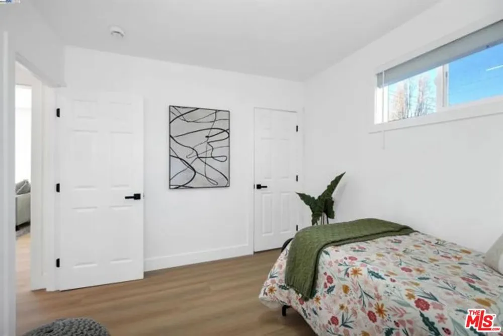 5718 Los Angeles Street Oakland, CA 94608