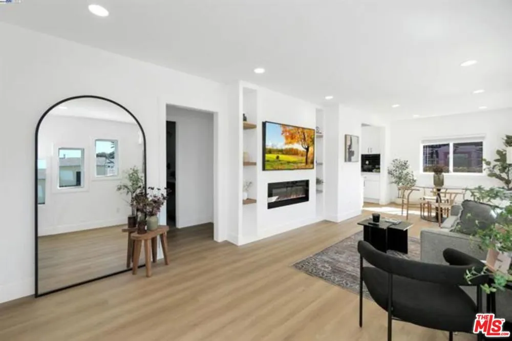 5718 Los Angeles Street Oakland, CA 94608