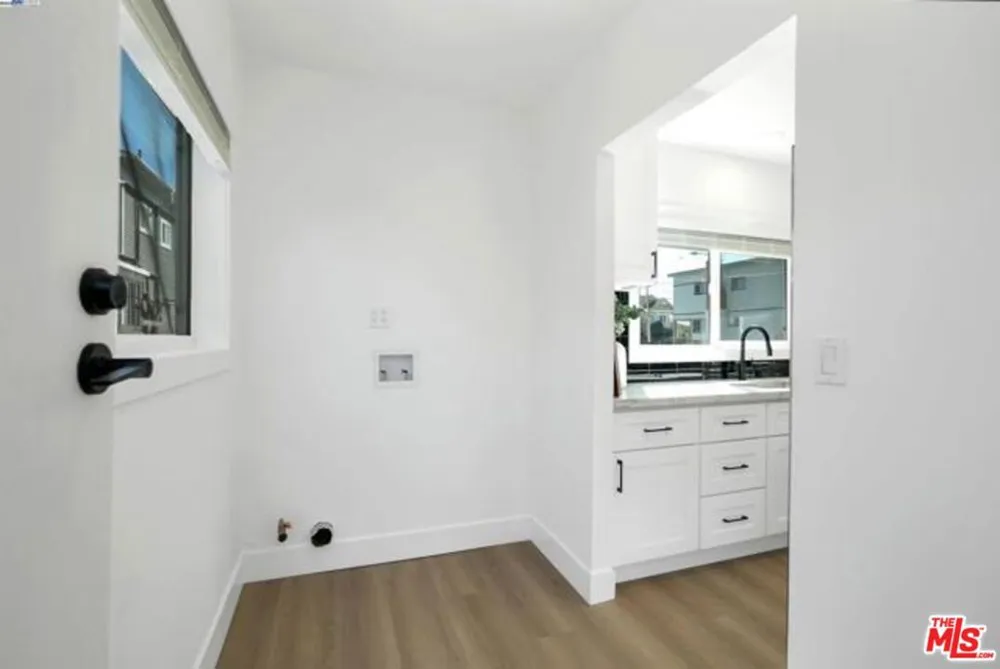 5718 Los Angeles Street Oakland, CA 94608
