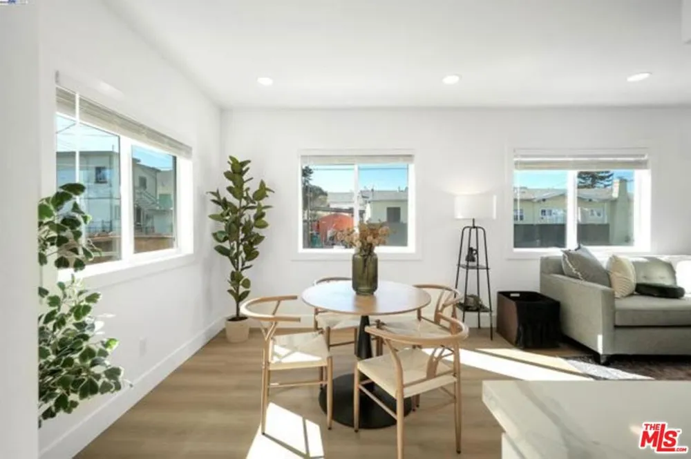 5718 Los Angeles Street Oakland, CA 94608