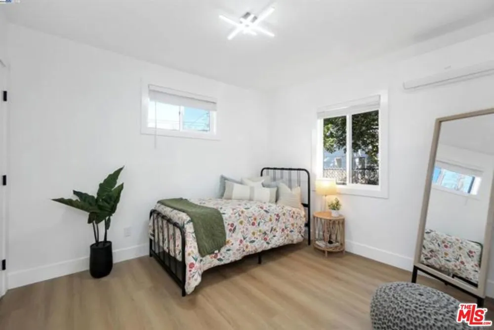 5718 Los Angeles Street Oakland, CA 94608