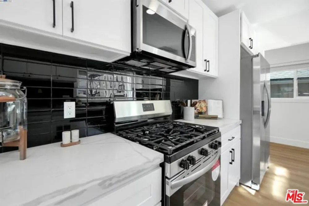 5718 Los Angeles Street Oakland, CA 94608