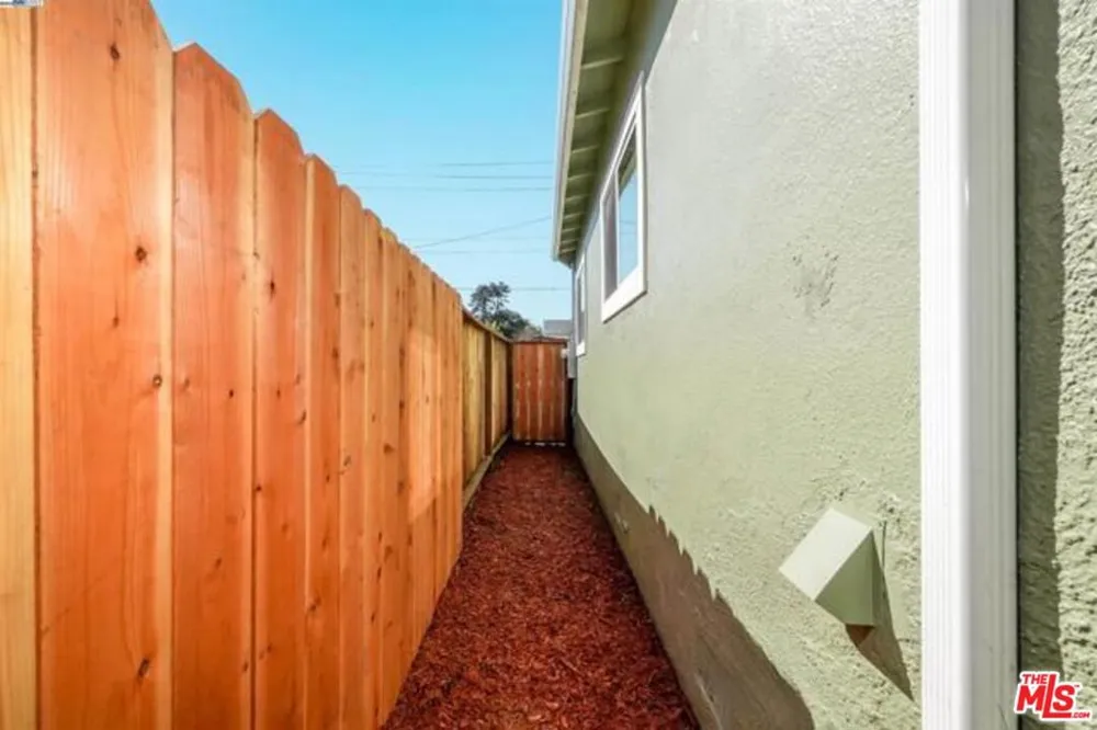 5718 Los Angeles Street Oakland, CA 94608