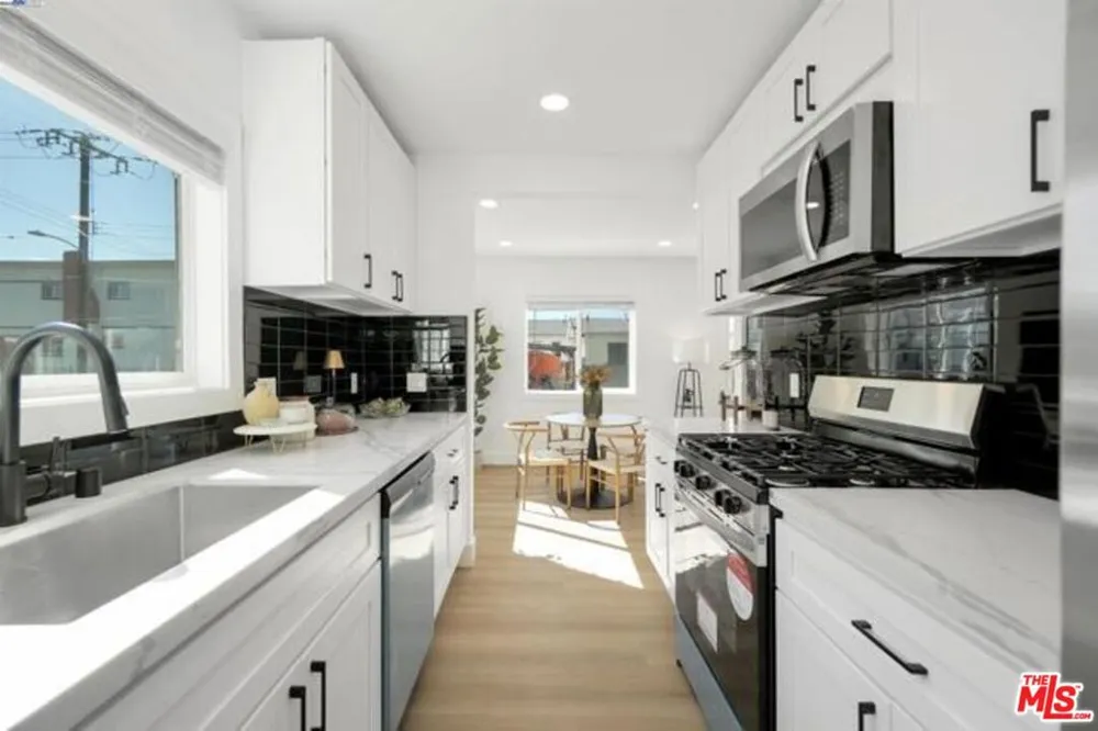 5718 Los Angeles Street Oakland, CA 94608