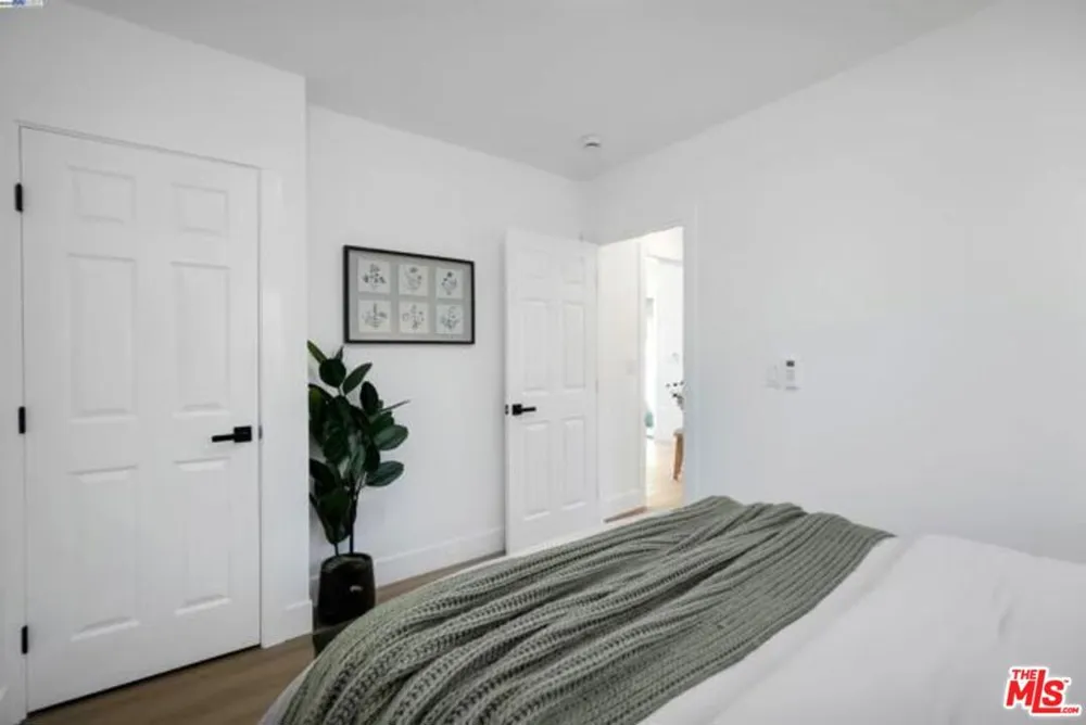 5718 Los Angeles Street Oakland, CA 94608