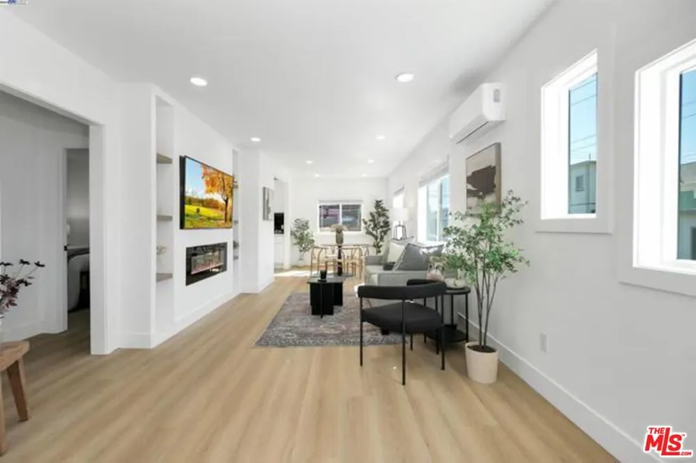 5718 Los Angeles Street Oakland, CA 94608