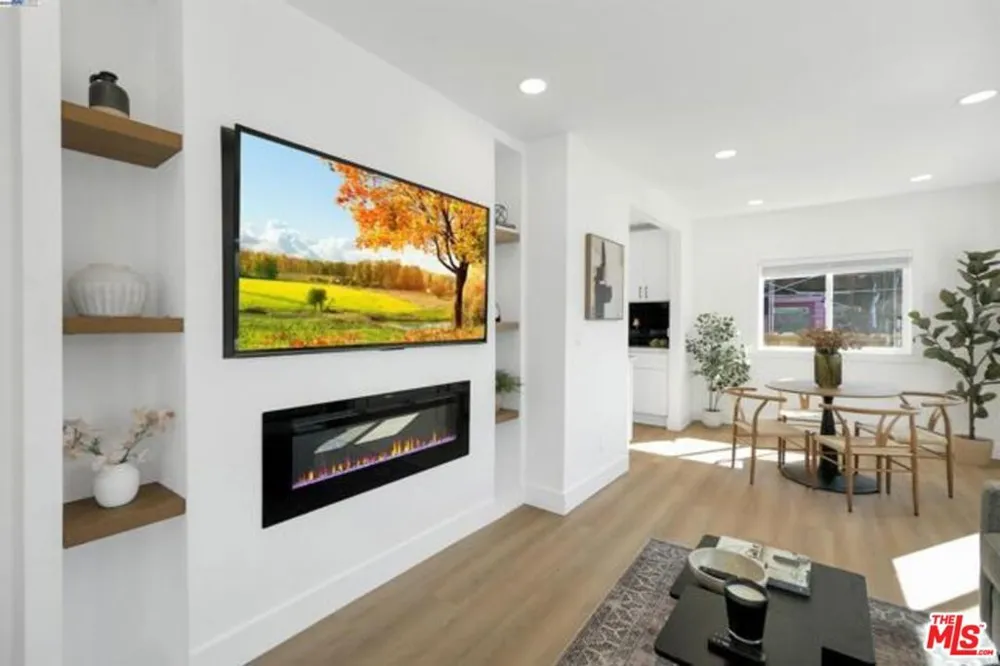 5718 Los Angeles Street Oakland, CA 94608