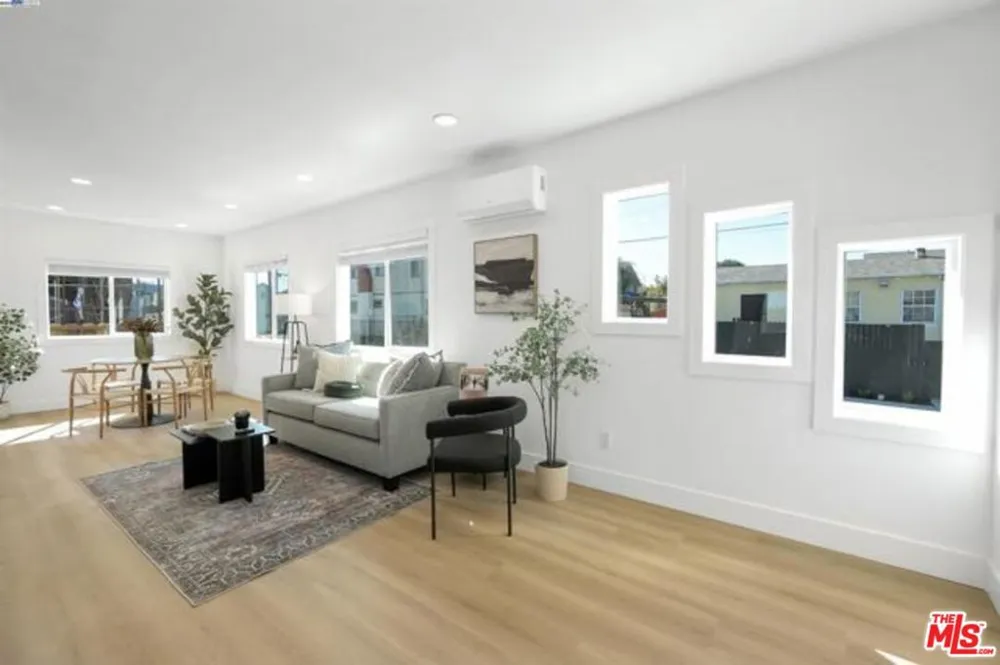 5718 Los Angeles Street Oakland, CA 94608