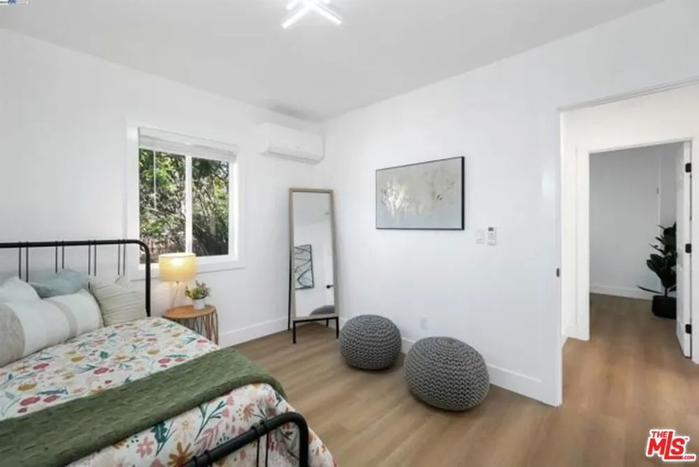 5718 Los Angeles Street Oakland, CA 94608