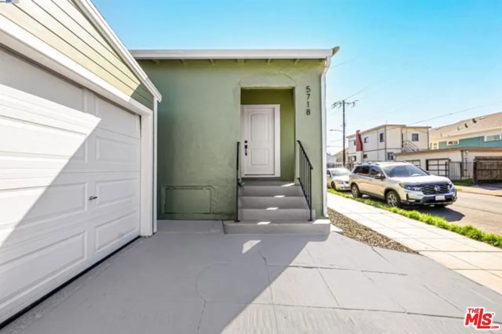 5718 Los Angeles Street Oakland, CA 94608