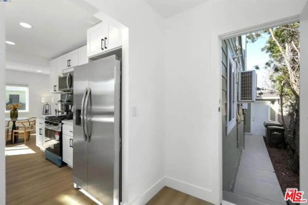 5718 Los Angeles Street Oakland, CA 94608