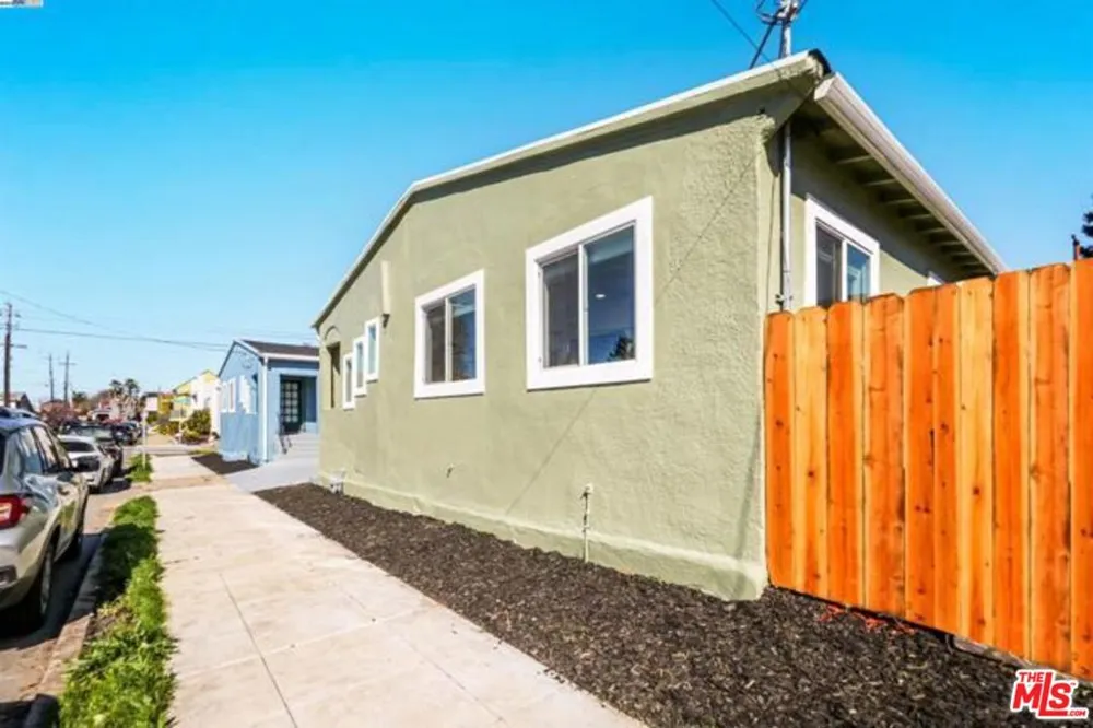 5718 Los Angeles Street Oakland, CA 94608