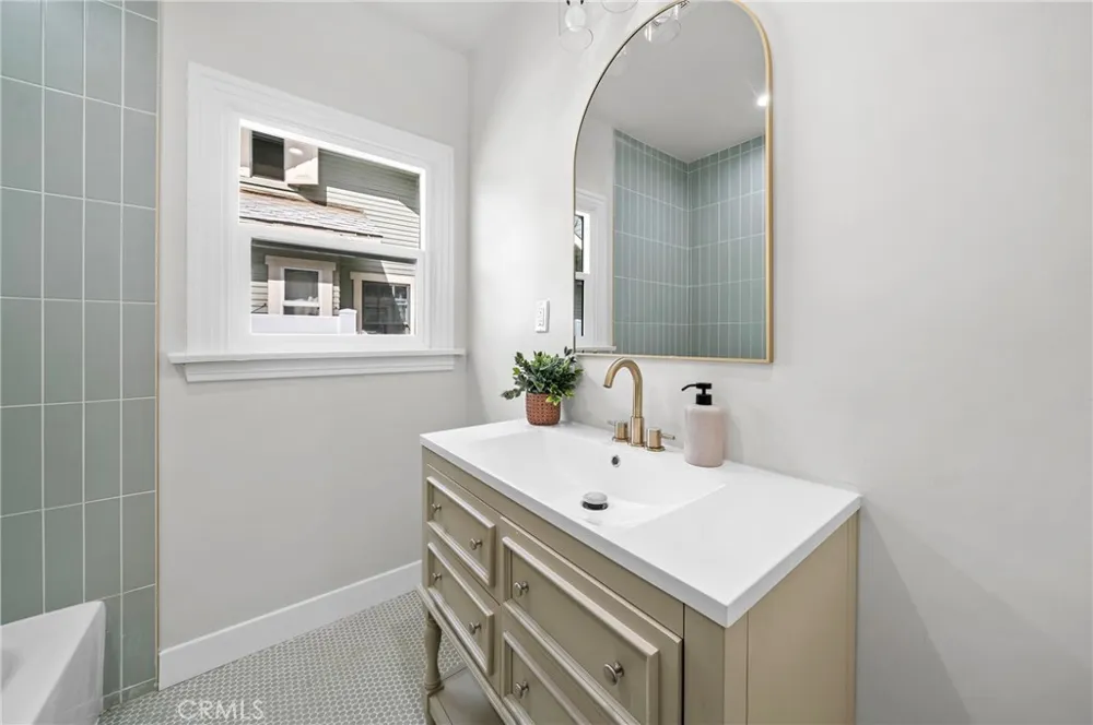 612 King Street Monrovia, CA 91006