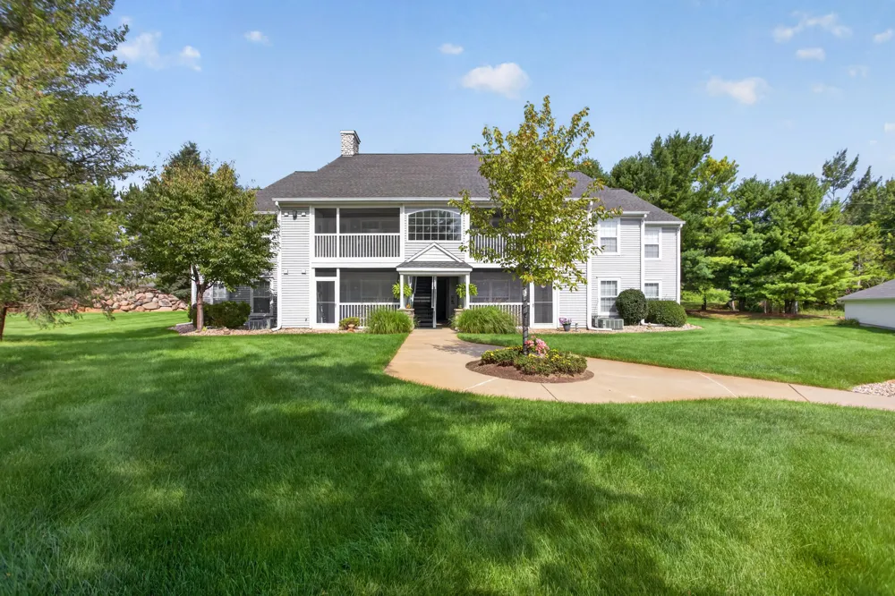 718 W Barrington Circle Jackson, MI 49203