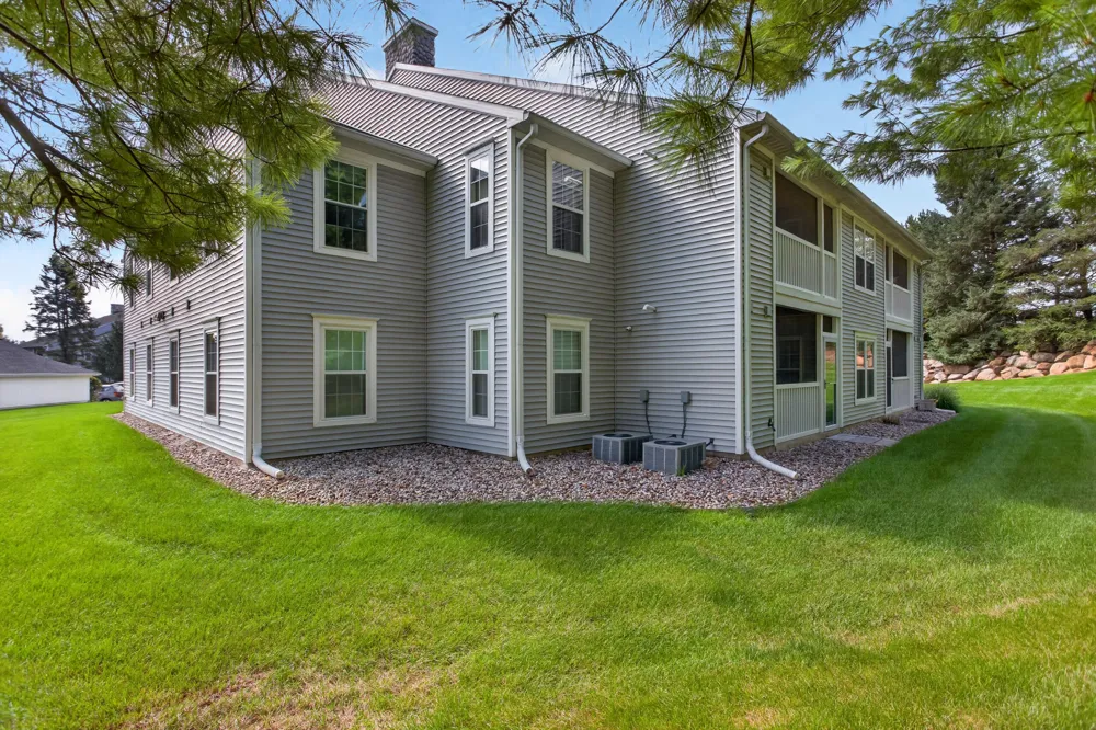 718 W Barrington Circle Jackson, MI 49203