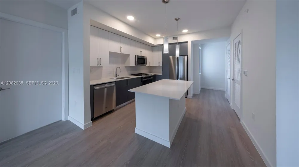 19401 W Dixie Hwy #335 Miami, FL 33180