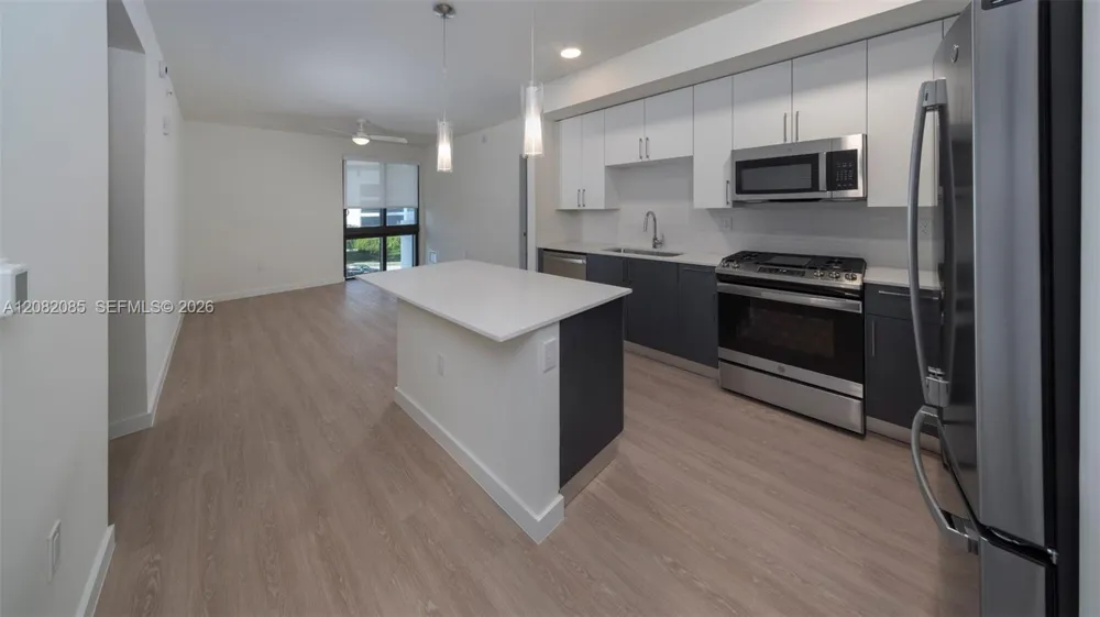 19401 W Dixie Hwy #335 Miami, FL 33180