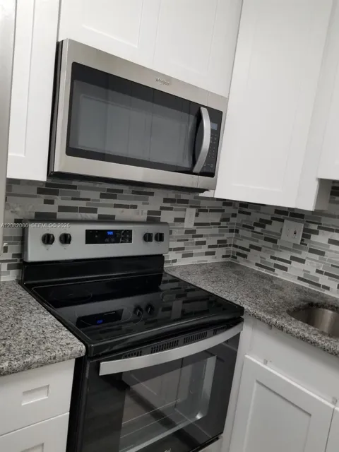 2990 NE 16th Ave #105
