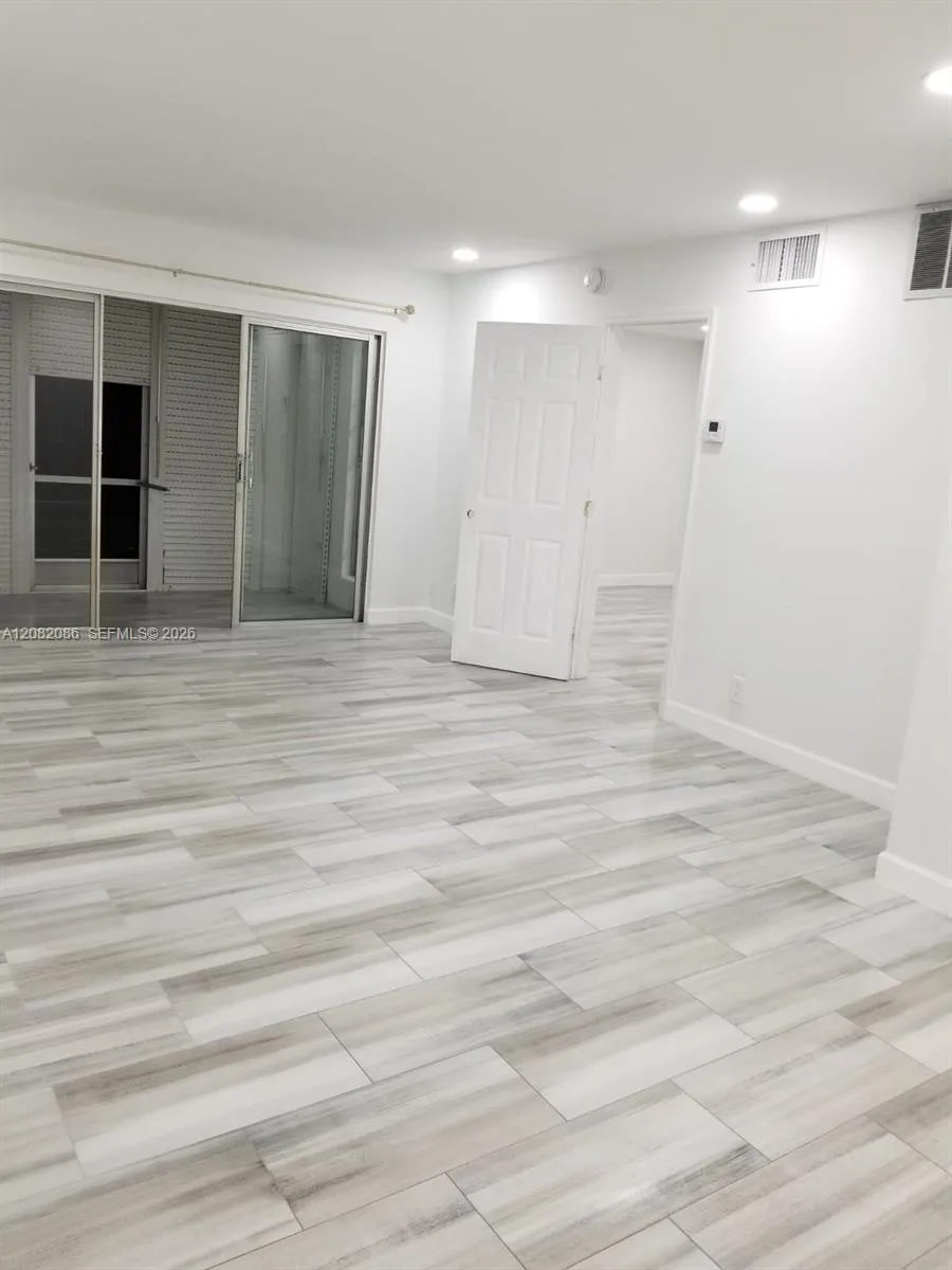 2990 NE 16th Ave #105 Oakland Park, FL 33334