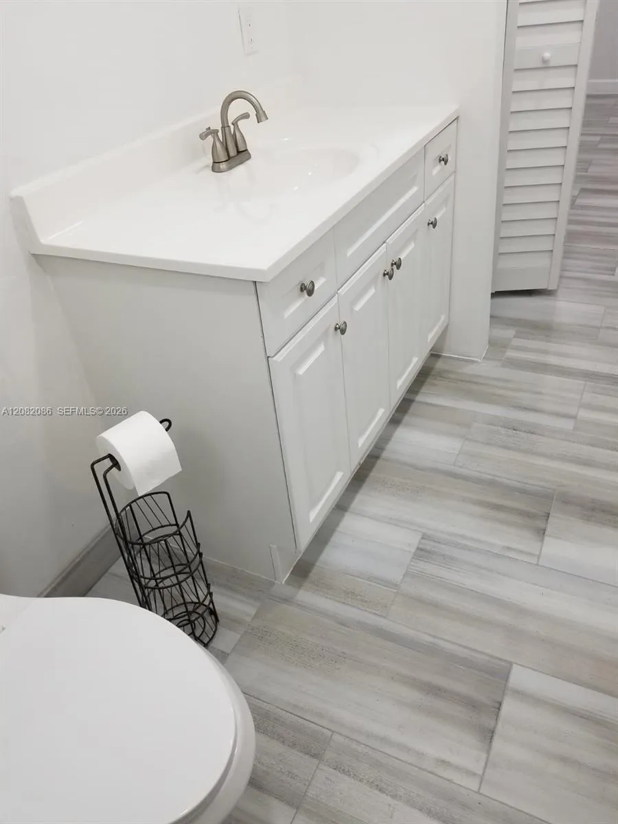 2990 NE 16th Ave #105 Oakland Park, FL 33334