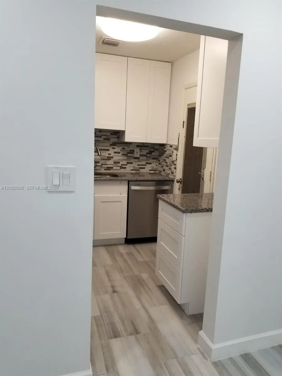 2990 NE 16th Ave #105 Oakland Park, FL 33334