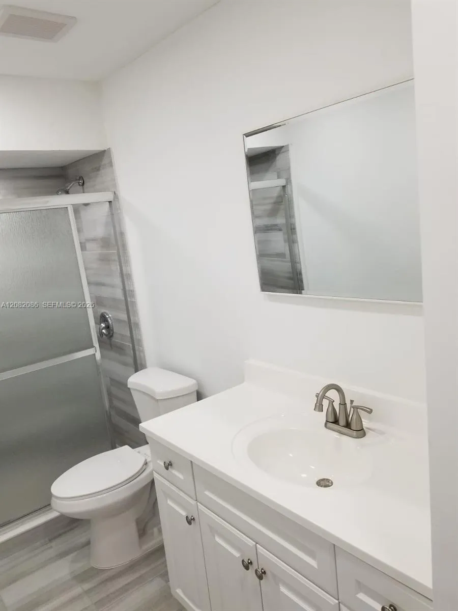 2990 NE 16th Ave #105 Oakland Park, FL 33334
