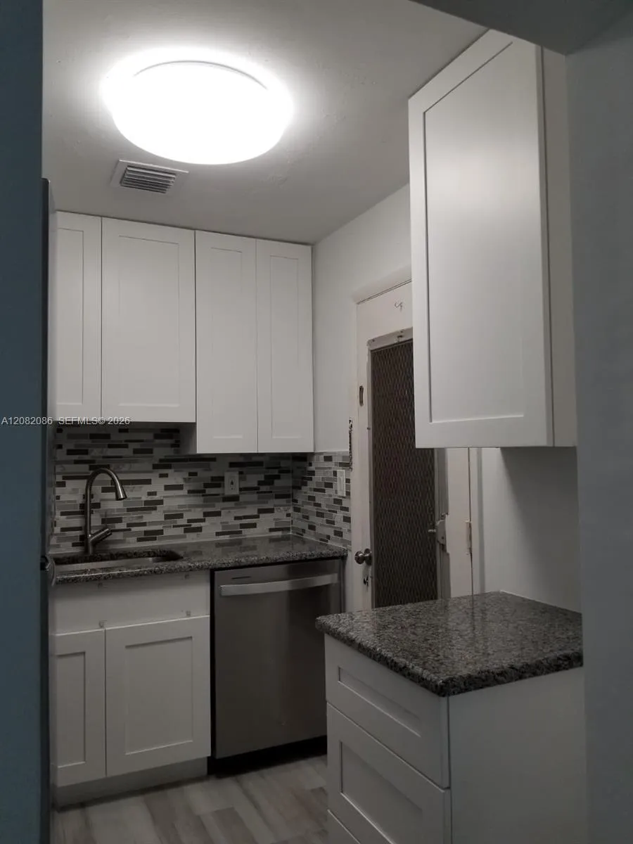 2990 NE 16th Ave #105 Oakland Park, FL 33334
