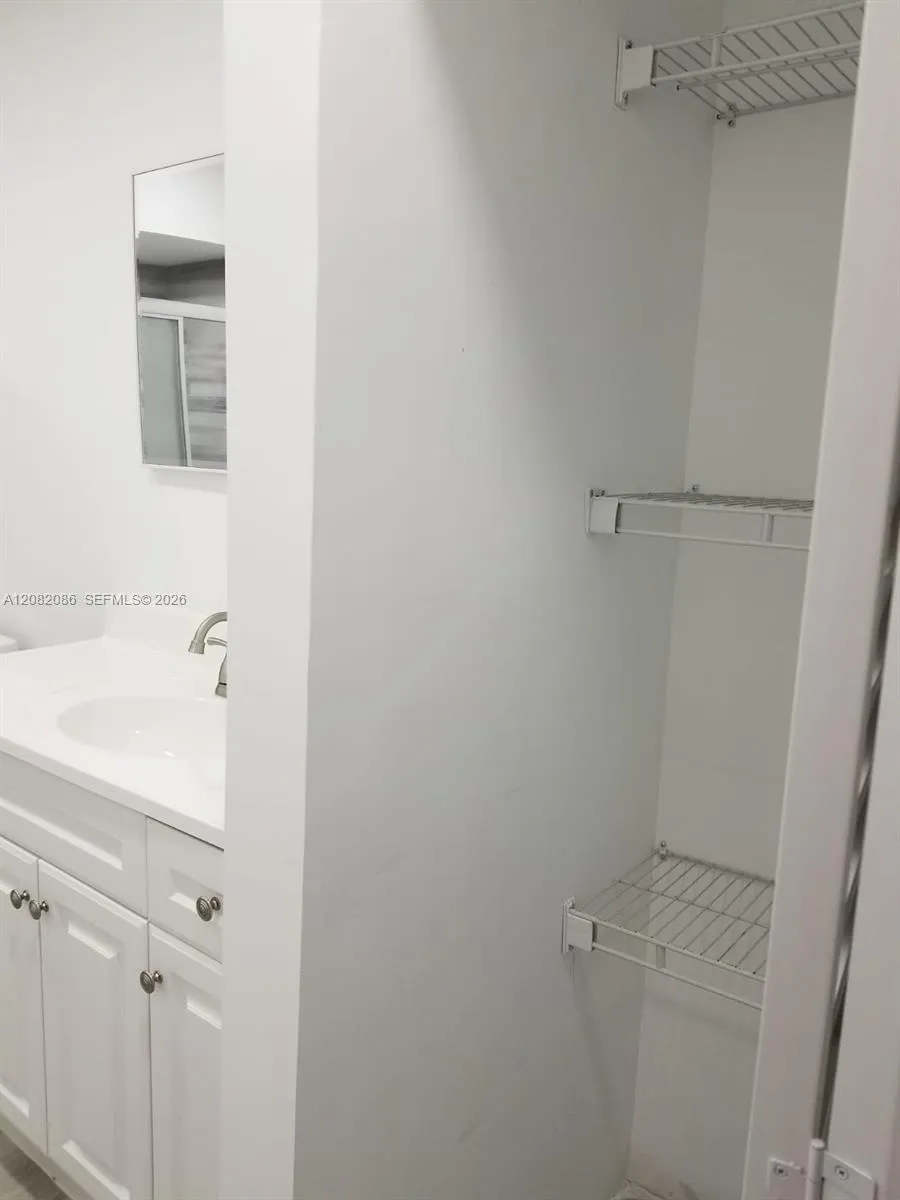 2990 NE 16th Ave #105 Oakland Park, FL 33334