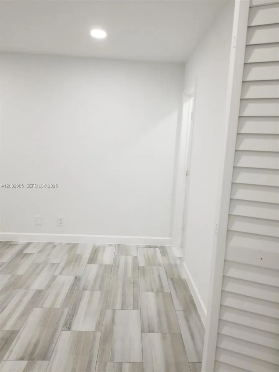 2990 NE 16th Ave #105 Oakland Park, FL 33334