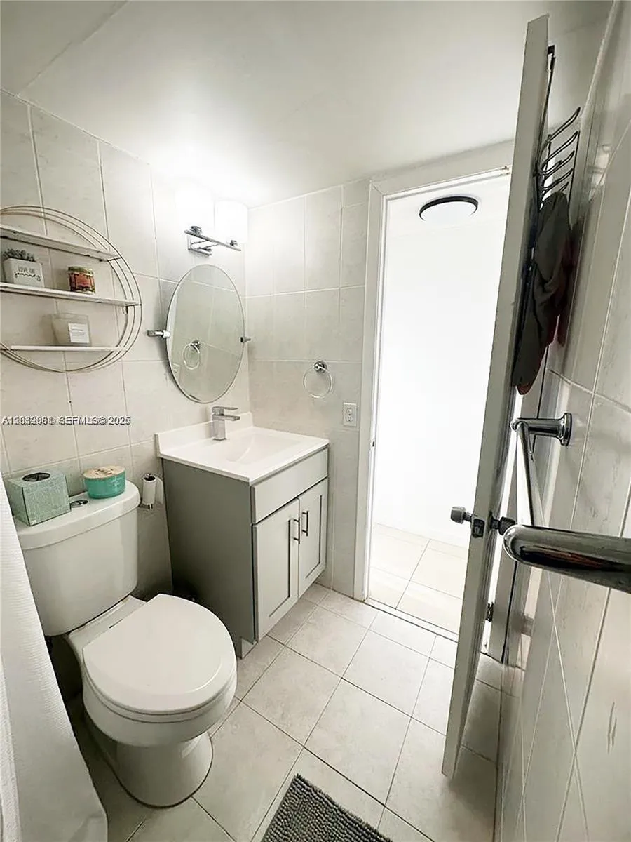 2750 NE 183rd St #1404 Aventura, FL 33160