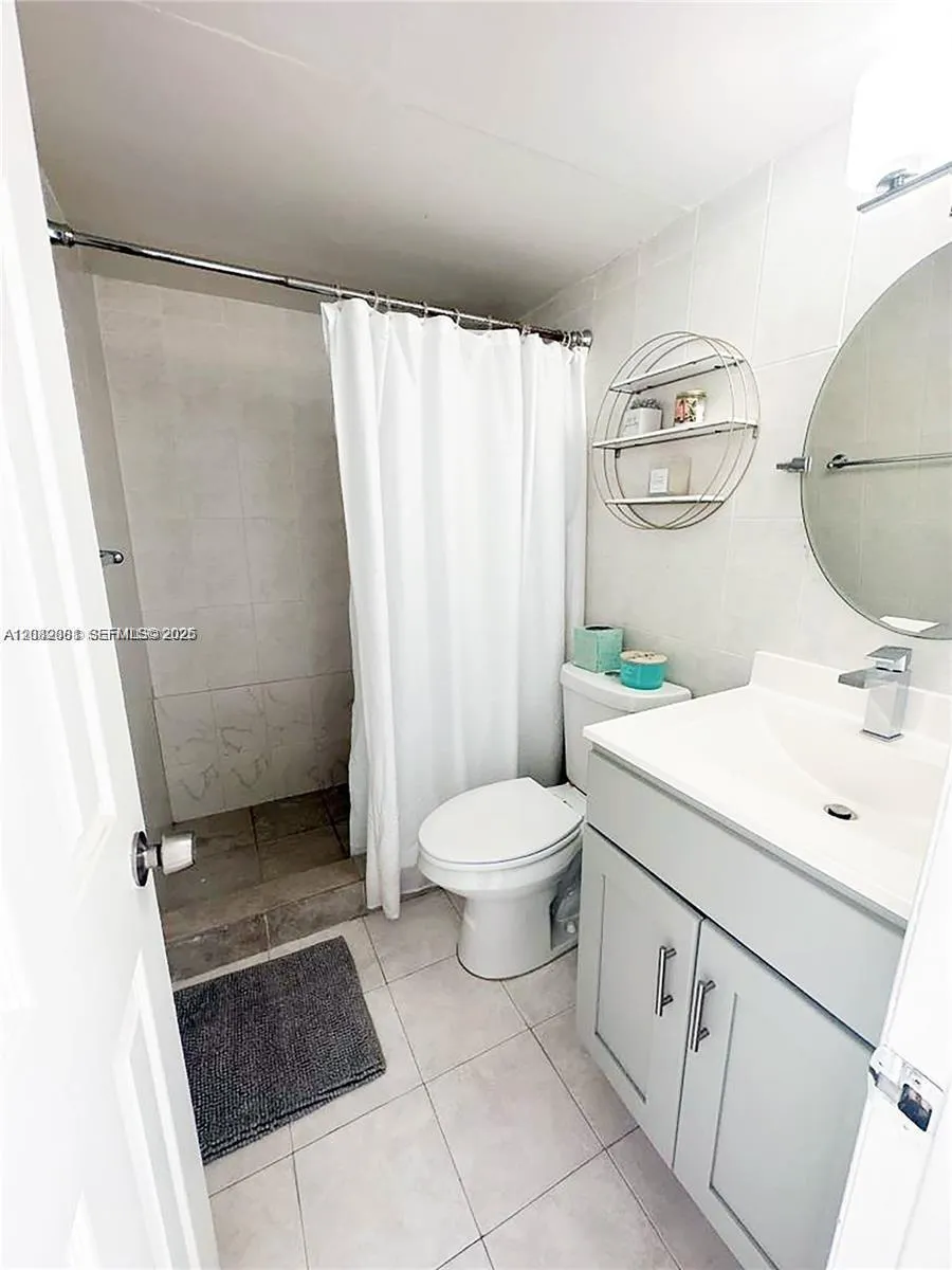 2750 NE 183rd St #1404 Aventura, FL 33160