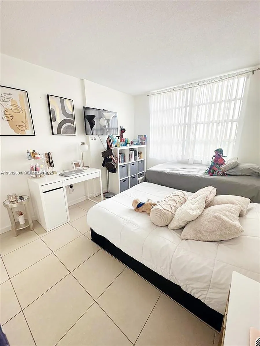 2750 NE 183rd St #1404 Aventura, FL 33160