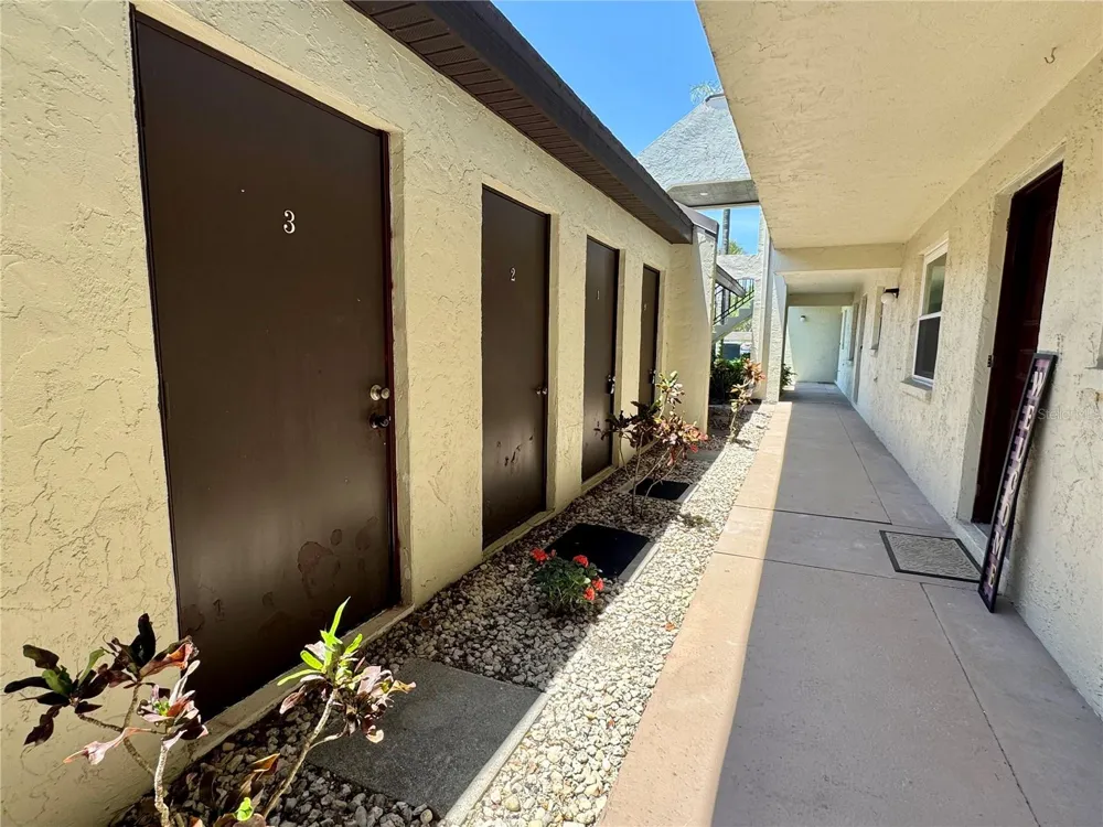 1100 E BAY DRIVE #3 Largo, FL 33770