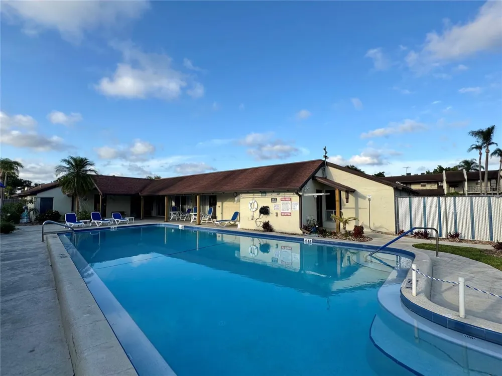 1100 E BAY DRIVE #3 Largo, FL 33770