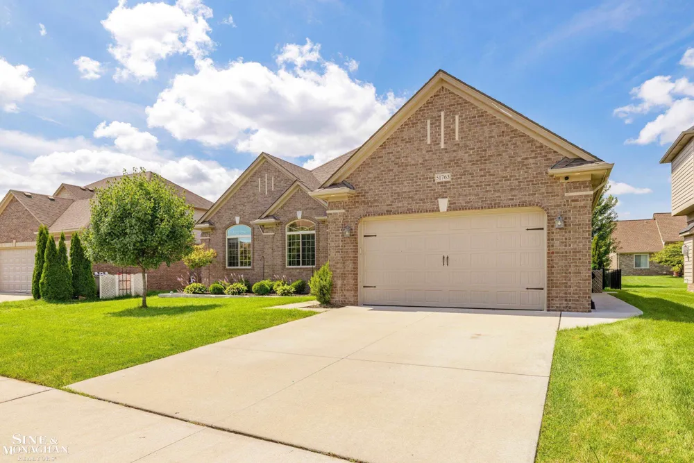 51763 Battanwood Drive Macomb Township, MI 48042