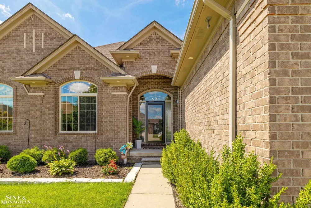 51763 Battanwood Drive Macomb Township, MI 48042