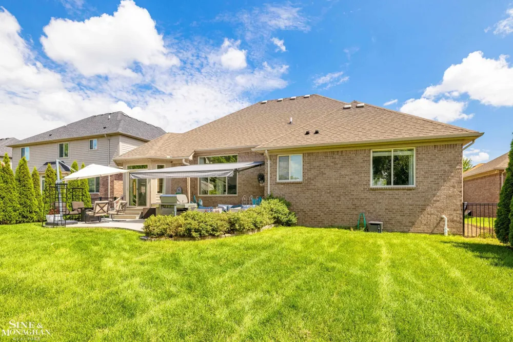 51763 Battanwood Drive Macomb Township, MI 48042