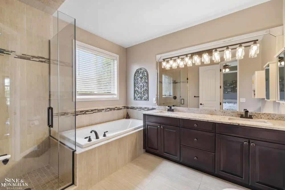 51763 Battanwood Drive Macomb Township, MI 48042