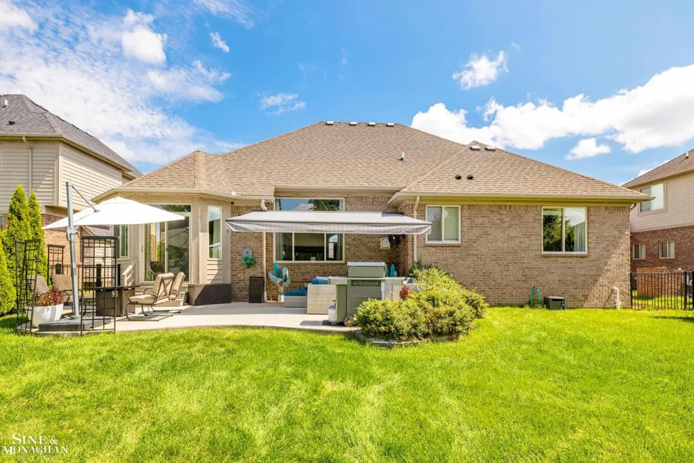 51763 Battanwood Drive Macomb Township, MI 48042