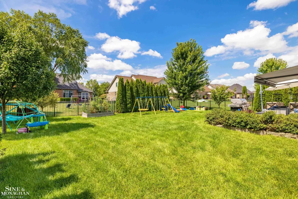 51763 Battanwood Drive Macomb Township, MI 48042