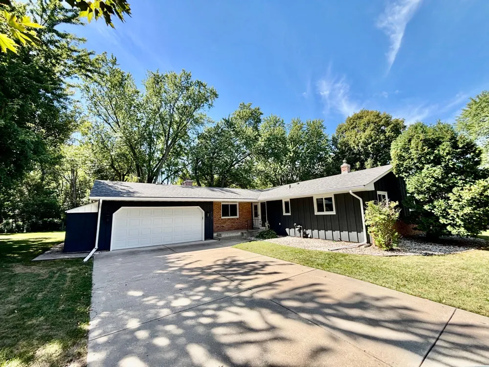 410 Betty Lane West Saint Paul, MN 55118