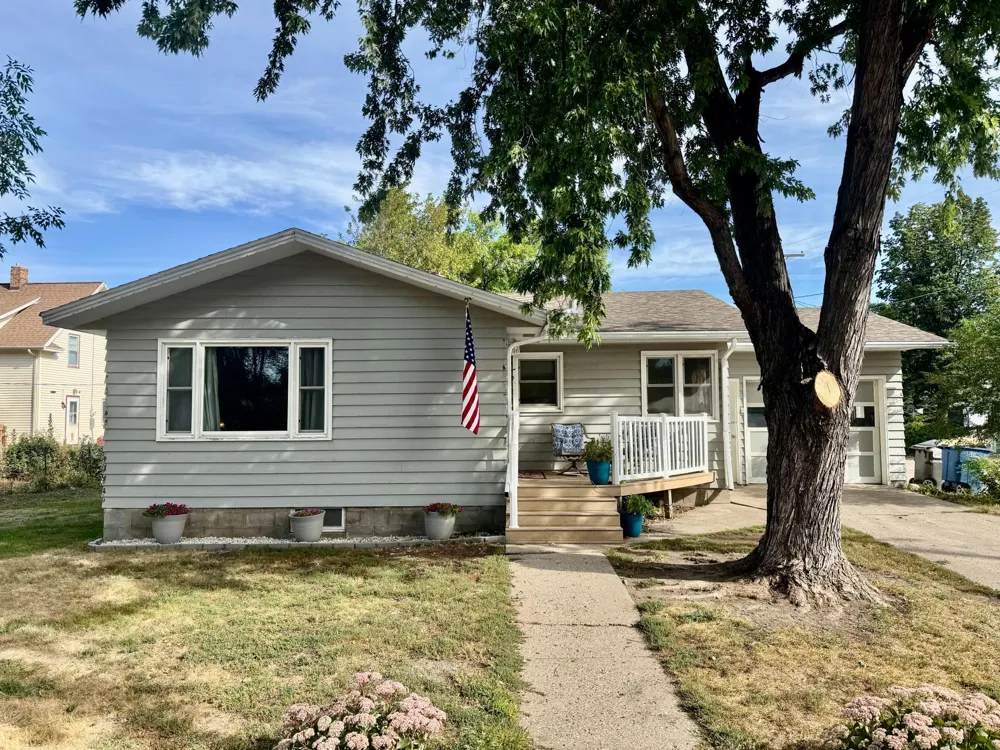 707 4th Street SE Jamestown, ND 58401