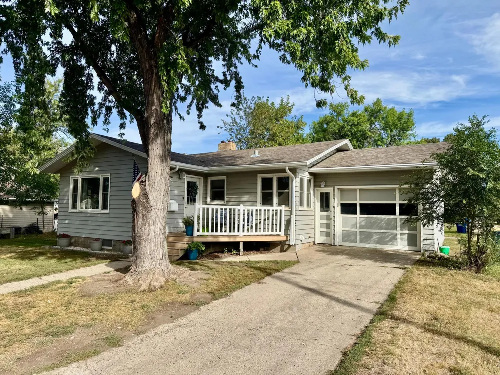 707 4th Street SE Jamestown, ND 58401