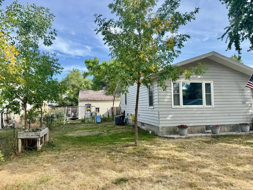 707 4th Street SE Jamestown, ND 58401