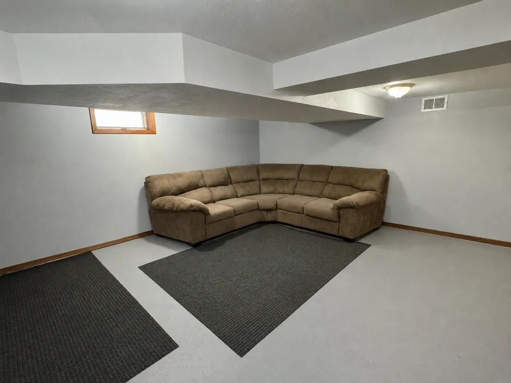 707 4th Street SE Jamestown, ND 58401