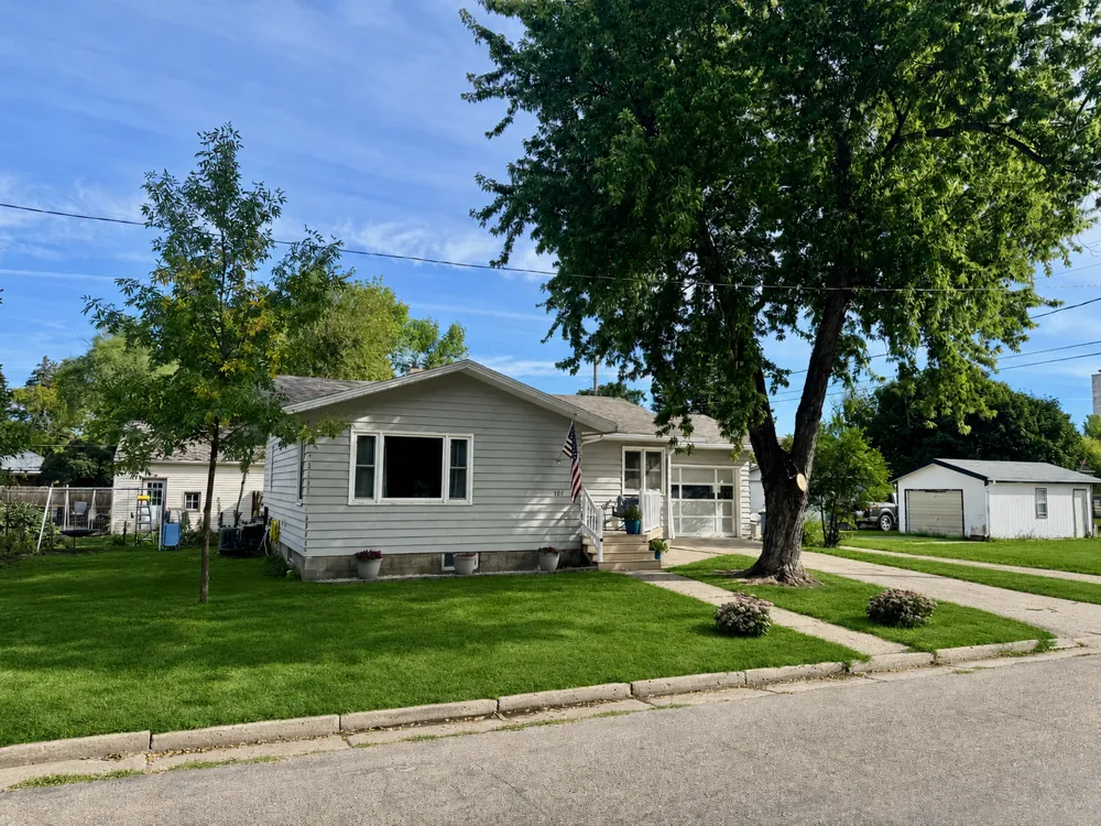 707 4th Street SE Jamestown, ND 58401