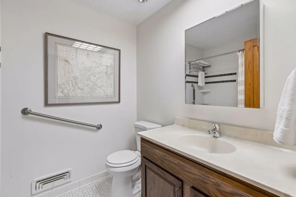 1086 Cedar View Drive Minneapolis, MN 55405